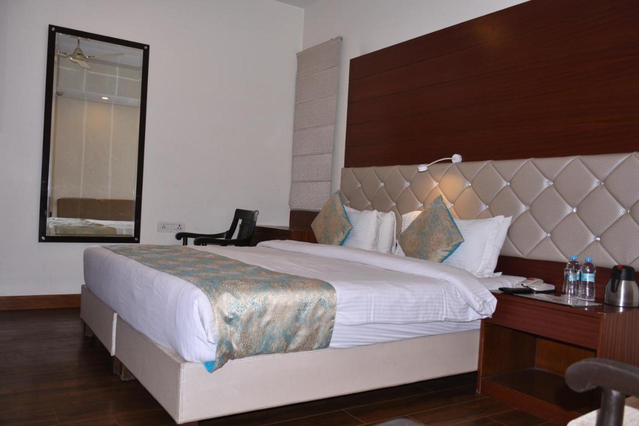 Hotel Meadows Varanasi Dış mekan fotoğraf