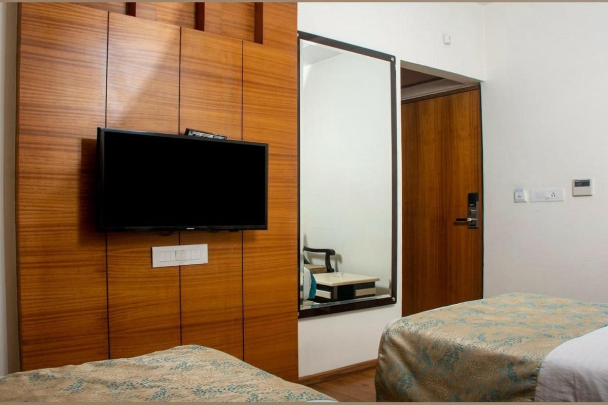 Hotel Meadows Varanasi Dış mekan fotoğraf