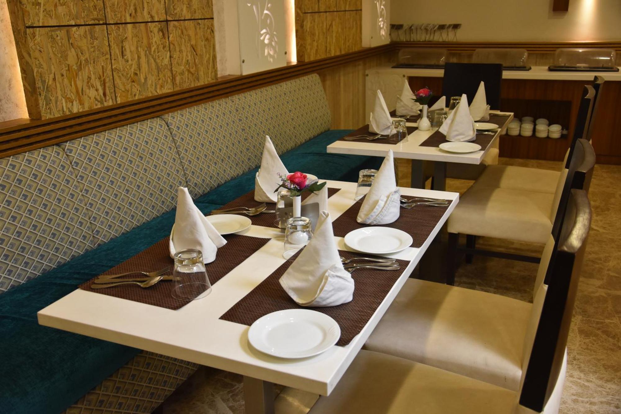 Hotel Meadows Varanasi Dış mekan fotoğraf
