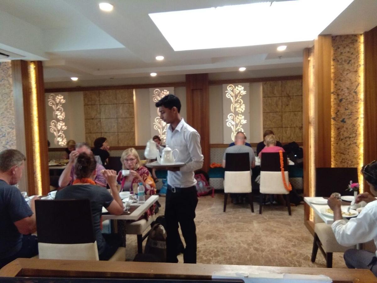 Hotel Meadows Varanasi Dış mekan fotoğraf
