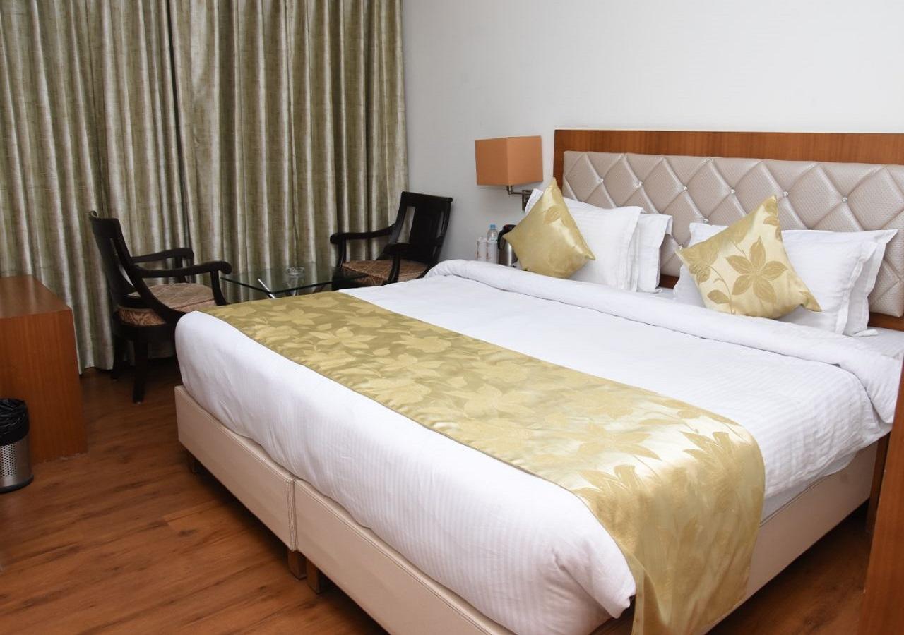 Hotel Meadows Varanasi Dış mekan fotoğraf