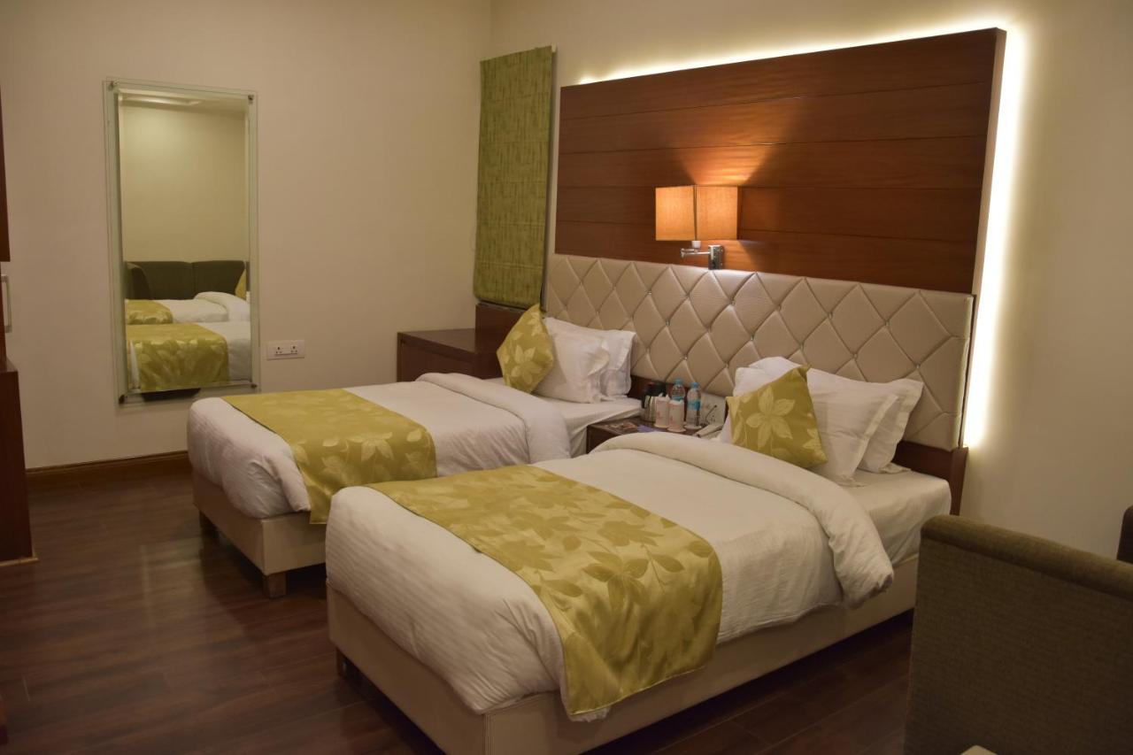 Hotel Meadows Varanasi Dış mekan fotoğraf